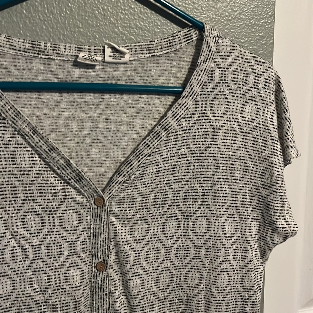 gray pattern button up - Picture 2 of 5